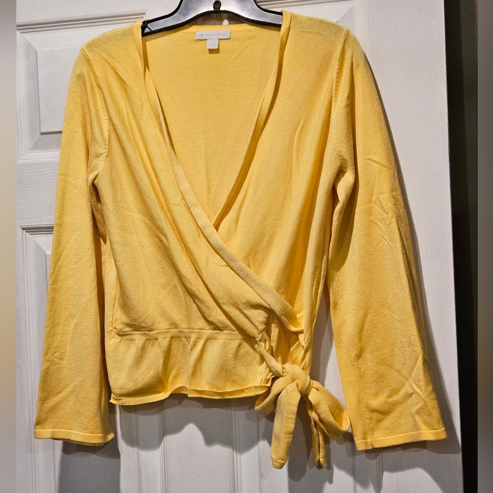 NEW YORK AND CO SWEATER